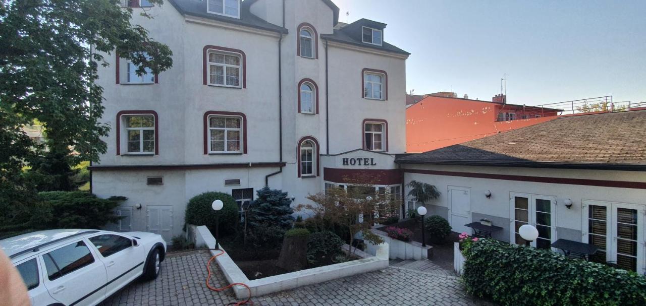 Otel Jerabek 3*